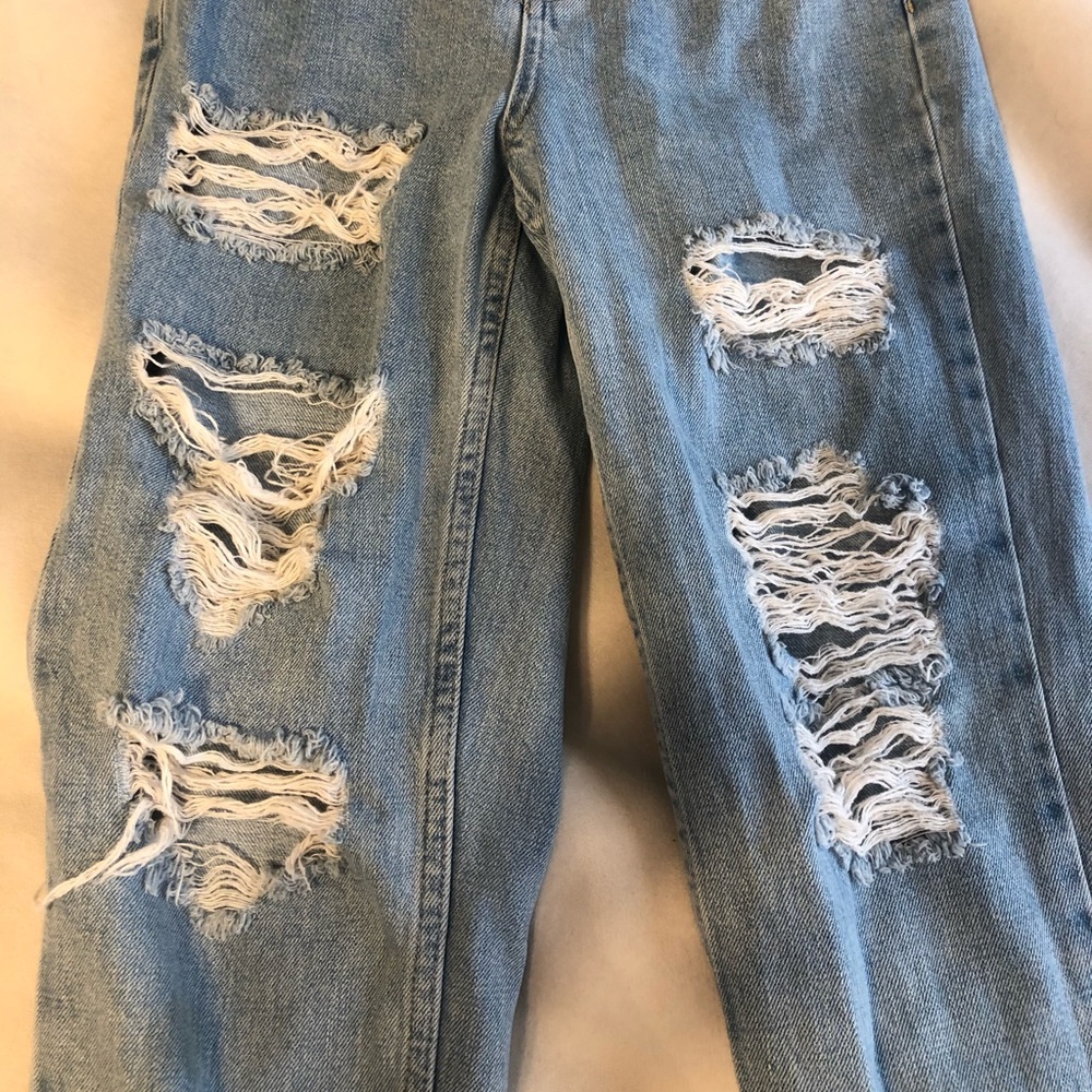 Cute Topshop mom jeans. Size 25 - Picture 2 of 5